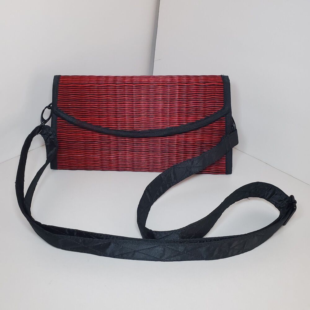 Saraye Tatami Baskets of Cambodia Handbag Grass Woven Clutch Crossbody Red Black